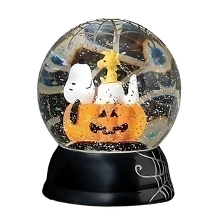 Snoopy Halloween Snowglobe